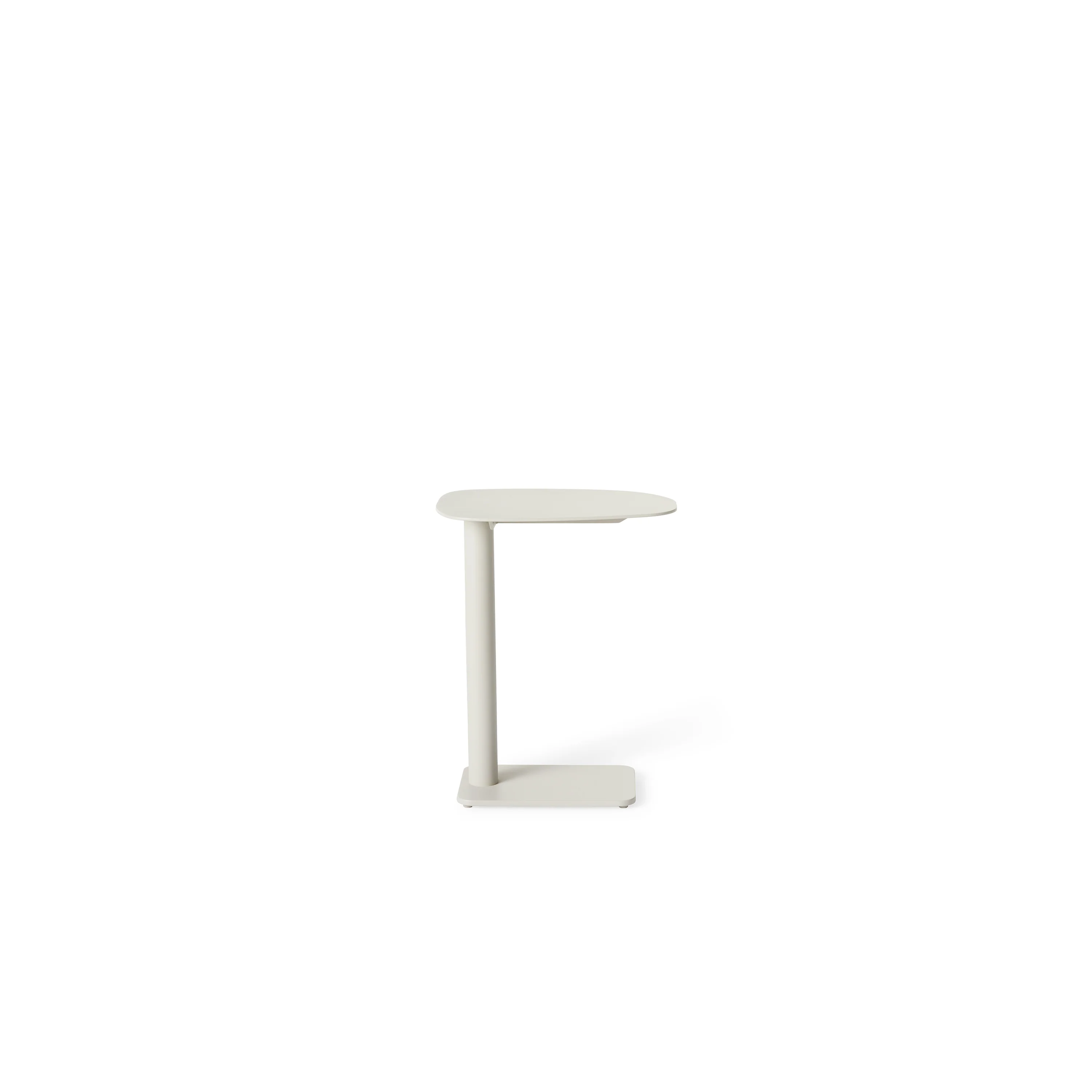 100-venice-c-shape-side-table-in-dune-aluminum-1.webp Venice C-Shape Side Table in Dune Aluminum
