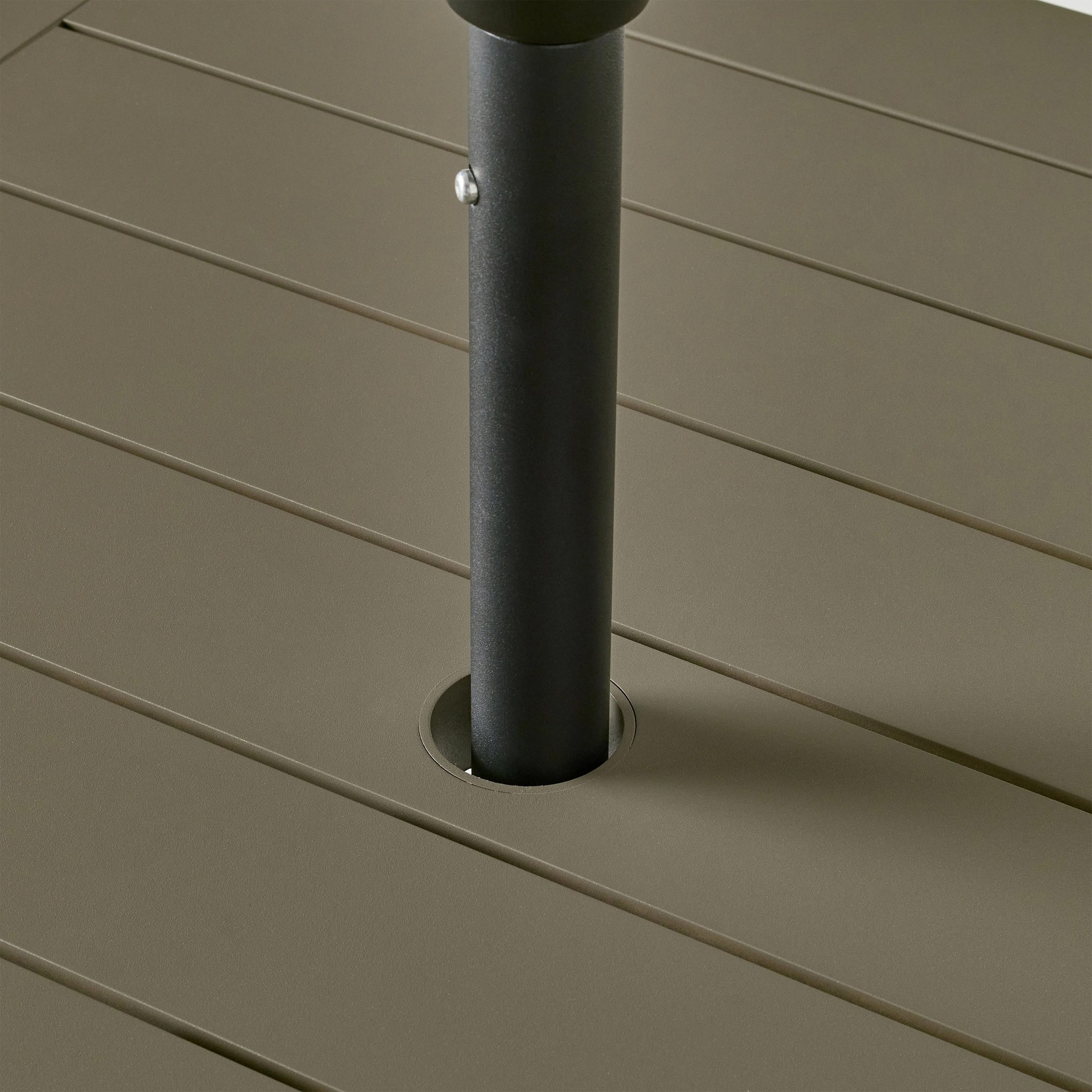 Belvedere 36" Umbrella Table in Quartz Grey